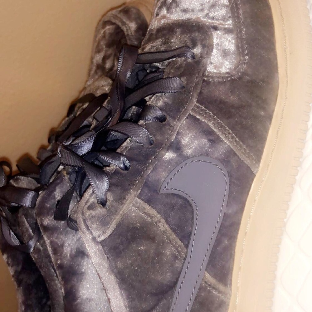 Air Force 1 Low Velvet